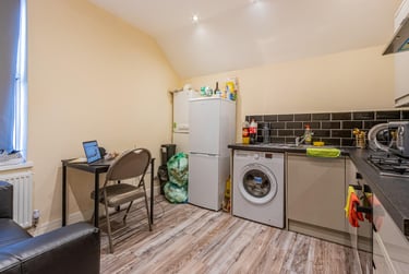 2 bed house, Colum Road, Cathays, Cardiff, CF103EL - Image 2